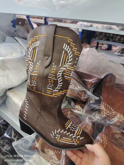 2022 new women's Martin shoes short boots Western mid-tube pointed embroidered retro leather boots